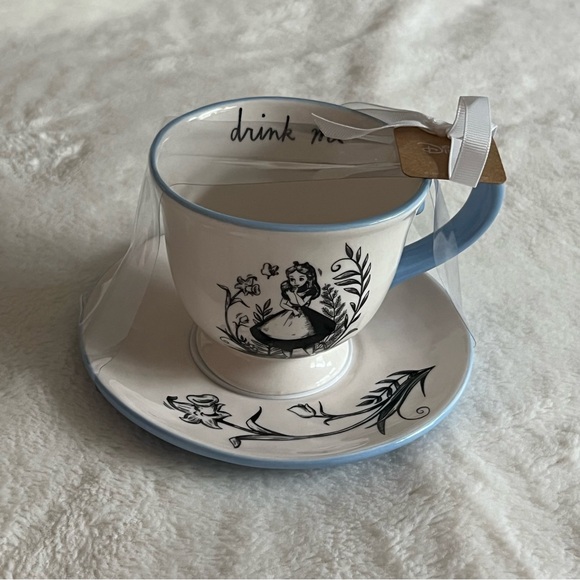 Alice In Wonderland Tea Set NWT - Picture 4 of 7